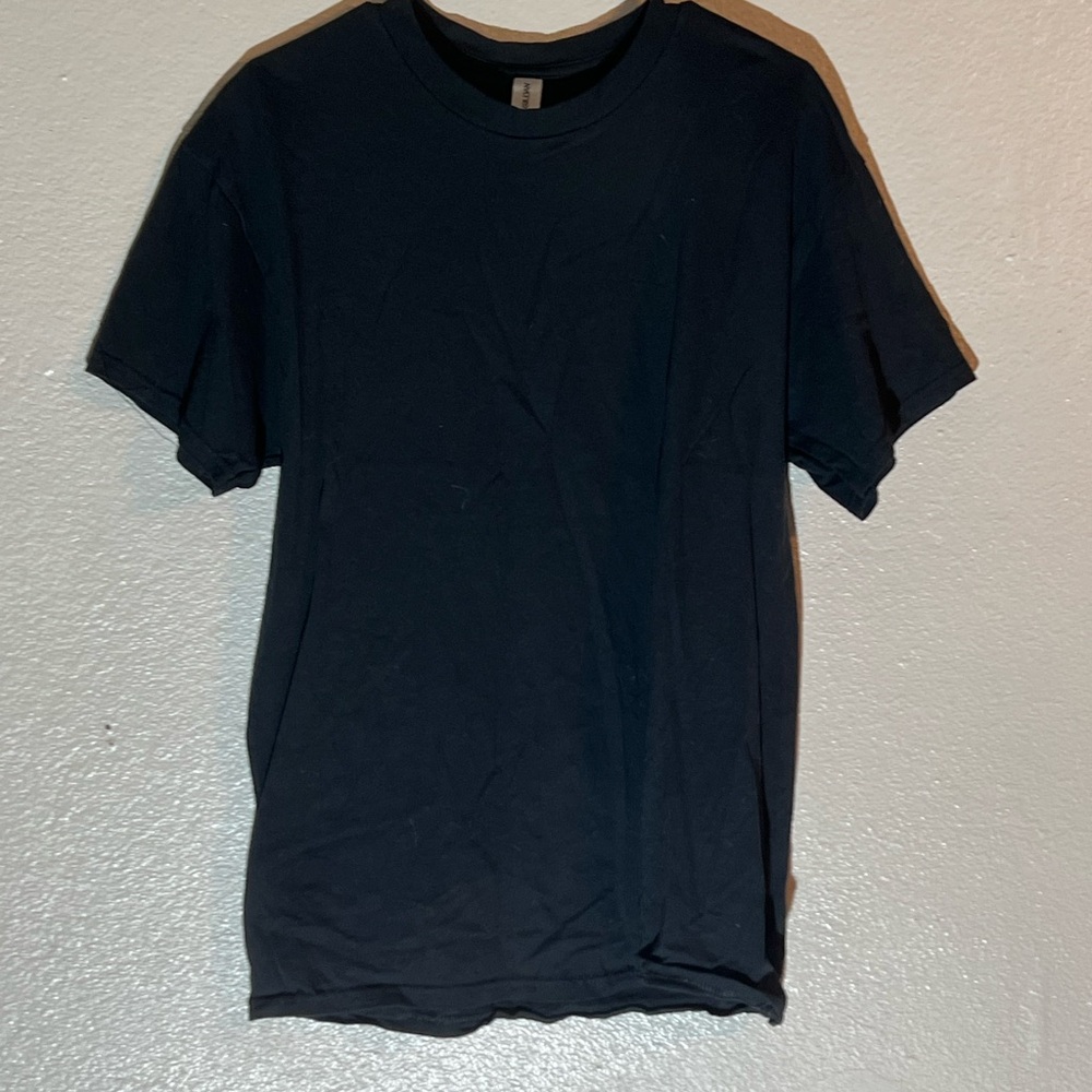 Gildan black shirt